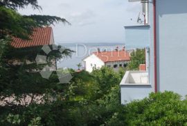 OBITELJSKA KUĆA SA TRI STANA, Crikvenica, Casa