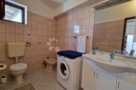 Nova kuća u Medulinu s 4 apartmana - 170m od mora, Medulin, بيت