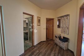 Nova kuća u Medulinu s 4 apartmana - 170m od mora, Medulin, بيت