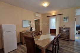 Nova kuća u Medulinu s 4 apartmana - 170m od mora, Medulin, بيت