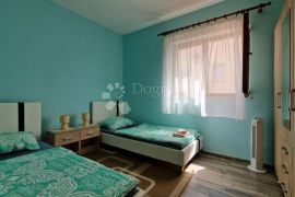 Nova kuća u Medulinu s 4 apartmana - 170m od mora, Medulin, بيت