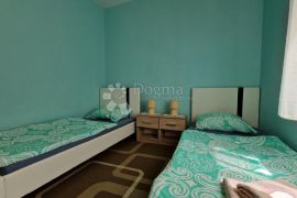 Nova kuća u Medulinu s 4 apartmana - 170m od mora, Medulin, بيت