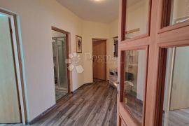 Nova kuća u Medulinu s 4 apartmana - 170m od mora, Medulin, بيت