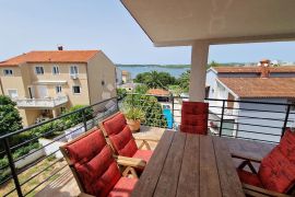 Nova kuća u Medulinu s 4 apartmana - 170m od mora, Medulin, Kuća