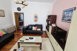 Stan + Apartman + Garaža + Konoba + Vrt, Pula, Daire