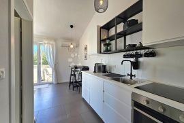 Apartmanska kuća (4 jedinice) spremna za turizam, Novigrad, Ev