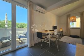 Apartmanska kuća (4 jedinice) spremna za turizam, Novigrad, Ev