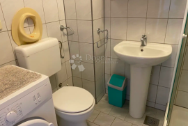 SNIŽENO! Odličan apartman samo 150 m od mora, Supetar, Stan