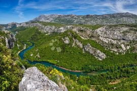 FANTASTIČAN STAN PRVI RED DO MORA 64 M2, OMIŠ, Omiš, Stan