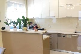 LUKSUZAN PETEROSOBAN STAN NA VRBANIMA III ( LOKACIJA TOP ), Trešnjevka - Jug, Apartamento