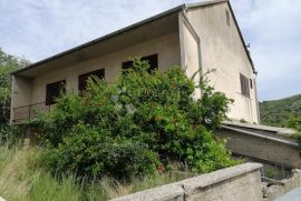 ŠIBENIK, kuća s dva stana i prostranim dvorištem, Šibenik, House