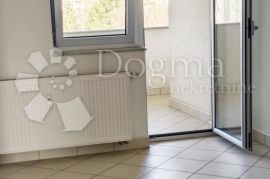 Nekorišten Trosoban stan dvostrane orijentacije u srcu Španskog!, Stenjevec, Appartement