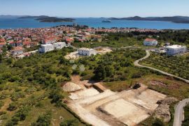 VODICE MODERAN I LUKSUZAN STAN SA BAZENOM U DVOJNOJ KUĆI SA PREKRASNIM POGLEDOM, Vodice, Famiglia