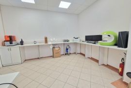 PEĆINE - POSLOVNI PROSTOR 3 u 1, Rijeka, Propriété commerciale