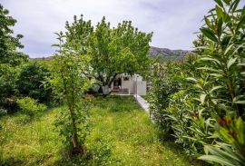 DIZAJNERSKA KAMENA KUĆA S UREĐENOM OKUĆNICOM, Baška, Casa