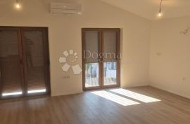 Lijep 2s+db u centru Hreljina, Bakar, Appartement