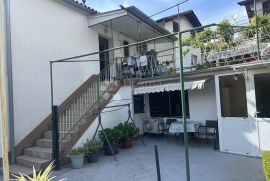 Etaža kuće, 3s Kl + apartman, Rijeka, Flat