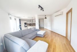 Pula, Stan sa dvije terase, 3S+DB, garaža, pogled na more!, Pula, Apartamento