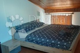 Interesantan trosoban stan na atraktivnoj lokaciji, Pula, Apartamento