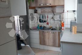 Interesantan trosoban stan na atraktivnoj lokaciji, Pula, Apartamento