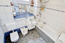 Interesantan trosoban stan na atraktivnoj lokaciji, Pula, Appartement