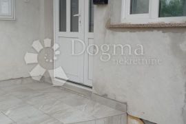 Apartmanska kuća, Rab, Haus