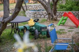 Apartmanska kuća, Rab, Haus