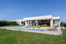 Istra, Brtonigla, jedinstvena vila NKP 341 m2 u zelenoj oazi mira s bazenom 50 m2, Brtonigla, Famiglia