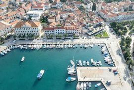 Otok Korčula, poslovno-stambena kamena zgrada, Vela Luka, Maison