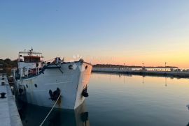 STAN U PRIZEMLJU S BAZENOM I VRTOM, NEDALEKO MORA I MARINE (Z6S2), Poreč, Kвартира