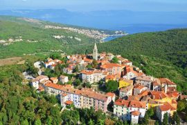 ODLIČNO GRAĐEVINSKO ZEMLJIŠTE NA PJEŠAČKOJ UDALJENOSTI DO SVIH SADRŽAJA, Labin, Land