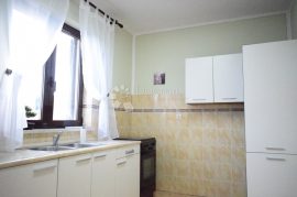 INVESTICIJSKA PRILIKA! APARTMANSKA KUĆA U NEPOSREDNOJ BLIZINI MORA, Medulin, Casa