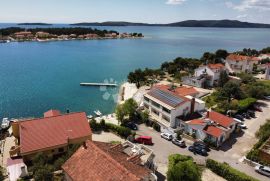 BRODARICA- STAN S VELIKOM TERASOM UZ MORE, Šibenik - Okolica, Flat