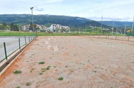 Veliko građevinsko zemljište u centru Buzeta, Buzet, أرض