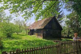 Na brijegu  kuća mala, Karlovac - Okolica, بيت