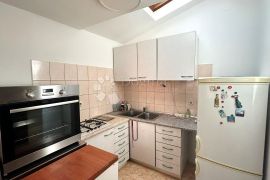 Stan nadomak centra grada - slijepa ulica - prizemlje, Pula, Appartement