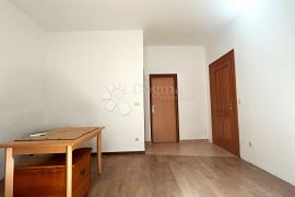 Stan nadomak centra grada - slijepa ulica - prizemlje, Pula, Appartement