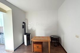 Stan nadomak centra grada - slijepa ulica - prizemlje, Pula, Appartement