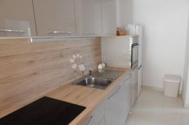 Apartman sa velikom okućnicom, Crikvenica, Wohnung