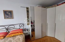 Prostran stan podijeljen u dva objekta, Split, Appartement