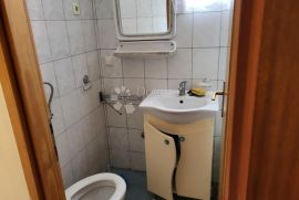 Kuća blizu mora sa deset apartmana, Crikvenica, بيت