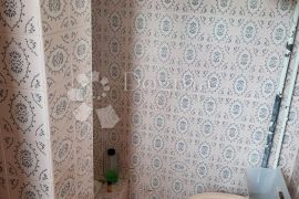 Kuća blizu mora sa deset apartmana, Crikvenica, بيت