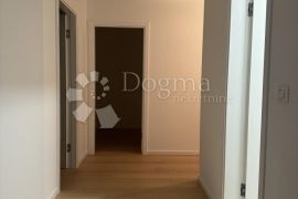 Kostrena, predivan novo-uređen kompletno namješten 2S+DB, top pogled, najam!, Kostrena, Flat