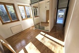 Savršeni penthouse u urbanoj vili na idealnoj lokaciji, Podsljeme, Kвартира