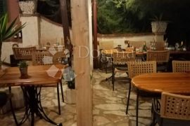 ATRAKTIVAN RESTORAN I 4 APARTMANA, PRVI RED DO MORA, Marina, Σπίτι