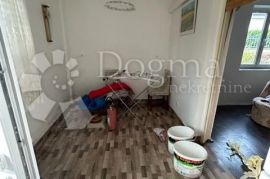 Dva apartmana u privatnoj kući, Krk, Appartment