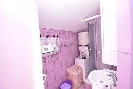 Kuća u Žaboriću - 3 potpuno uređena i odvojena apartmana, Šibenik - Okolica, Дом