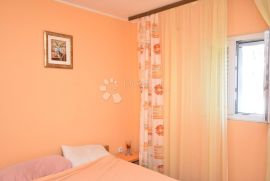 Kuća u Žaboriću - 3 potpuno uređena i odvojena apartmana, Šibenik - Okolica, Дом