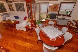 APARTMAN SA GALERIJOM I PREKRASNIM POGLEDOM NA MORE, Crikvenica, Appartement