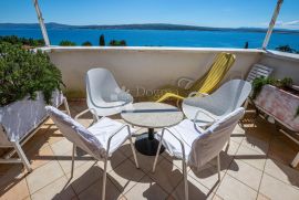 APARTMAN SA GALERIJOM I PREKRASNIM POGLEDOM NA MORE, Crikvenica, Appartement